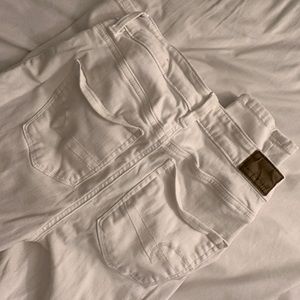 Strechy white AE jeans